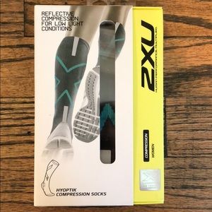 Women’s 2xu compression sock. Running/travel
